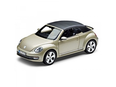 Модель автомобиля Volkswagen Beetle Cabrio, Moon Rock Silver Metallic, Scale 1:18, артикул 5C3099302P7W